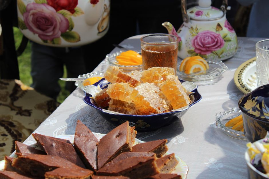 Garden Tea Party around a conversation starter — entertainment · Party Ideas