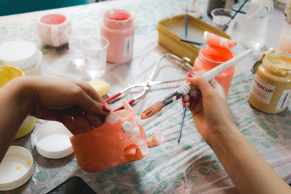 Ceramic Painting for a thoughtful gesture — lifestyle · Hobbies