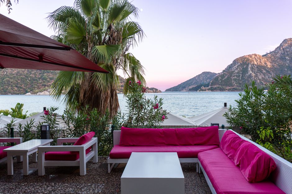Outdoor Lounge for a mixed-age crowd — celebrations · Parties