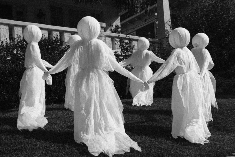 Ghost Garland with a guest-participation moment — celebrations · Halloween