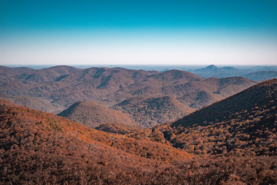 Blue Ridge Overlook around a farmers market — travel · USA Travel