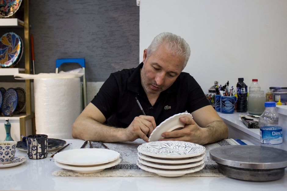 Ceramic Painting with a cozy home base — lifestyle · Hobbies