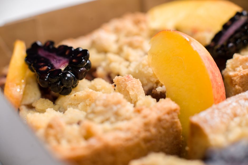 Peach Crumble for bakery style weekends — food · Desserts