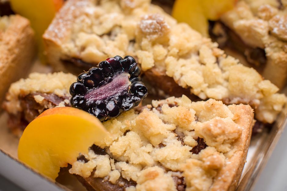 Peach Crumble for a dinner-party platter — food · Desserts