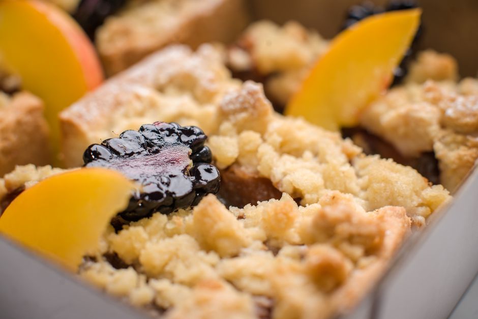 Peach Crumble for a no-oven finish — food · Desserts