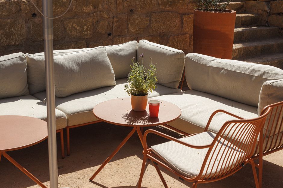 Outdoor Lounge around a seasonal color palette — celebrations · Parties