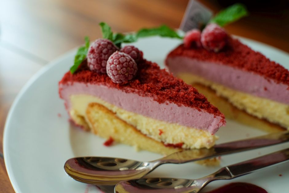 Raspberry Cheesecake Bites with almond crumble — food · Desserts