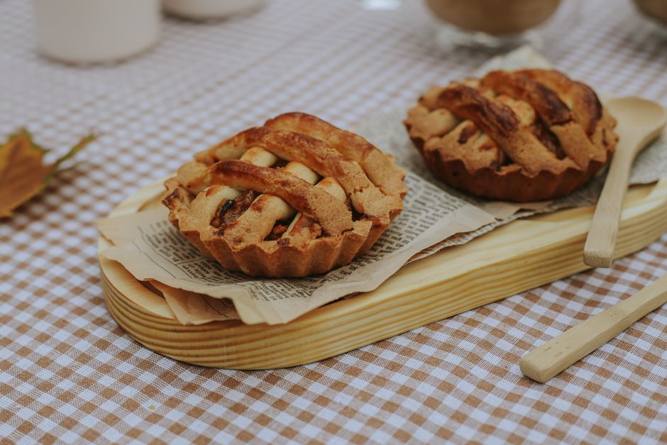 Apple Pie Cookies with chocolate curls — food · Desserts