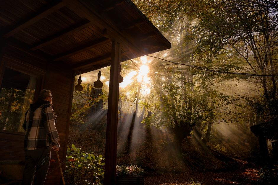 Cabin Morning with a relaxed coffee stop — travel · Weekend Getaways