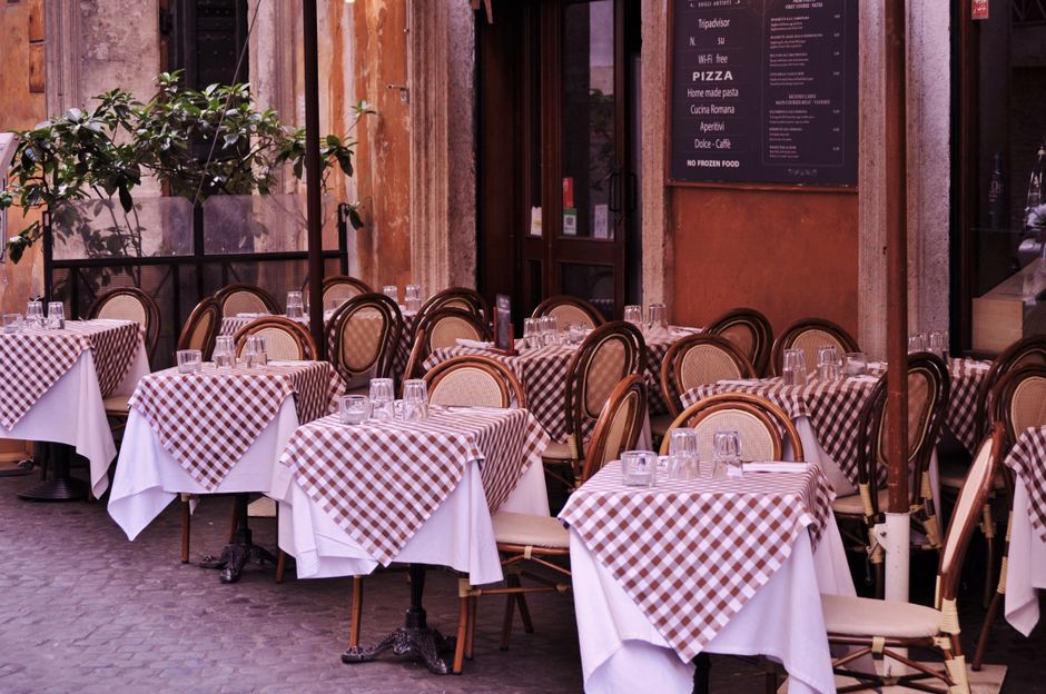 Outdoor Lunch with a sunlight habit — wellness · Healthy Lifestyle