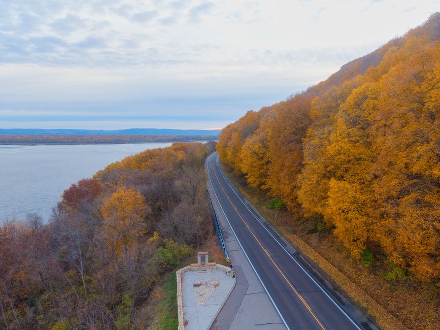 Scenic Byway around a waterfront walk — travel · Road Trips