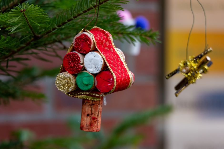 Ornament Craft for a backyard table — celebrations · Christmas