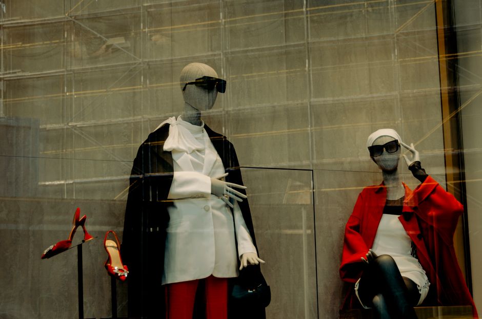 Fashion Moment Archive with an audience-participation moment — entertainment · Pop Culture
