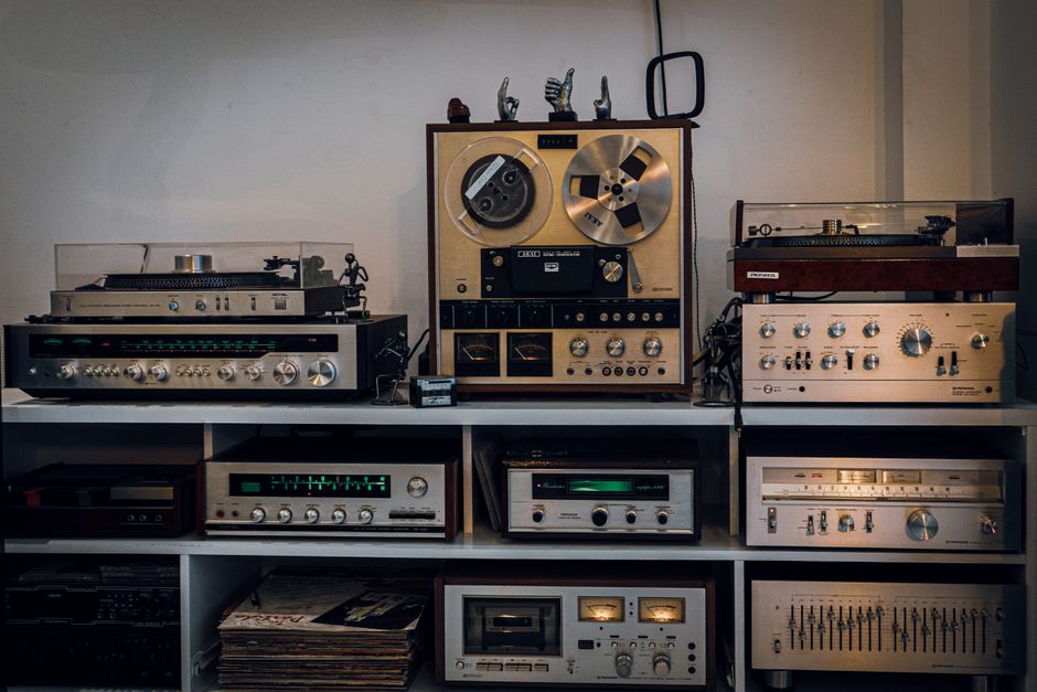 Music Decade Test around a retro theme — entertainment · Trivia