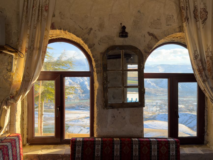 Arched Mirror with linen and natural wood — home · Home Decor