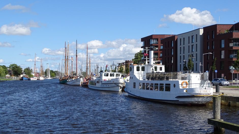Harbor Dinner near a hidden garden — travel · Couples Travel