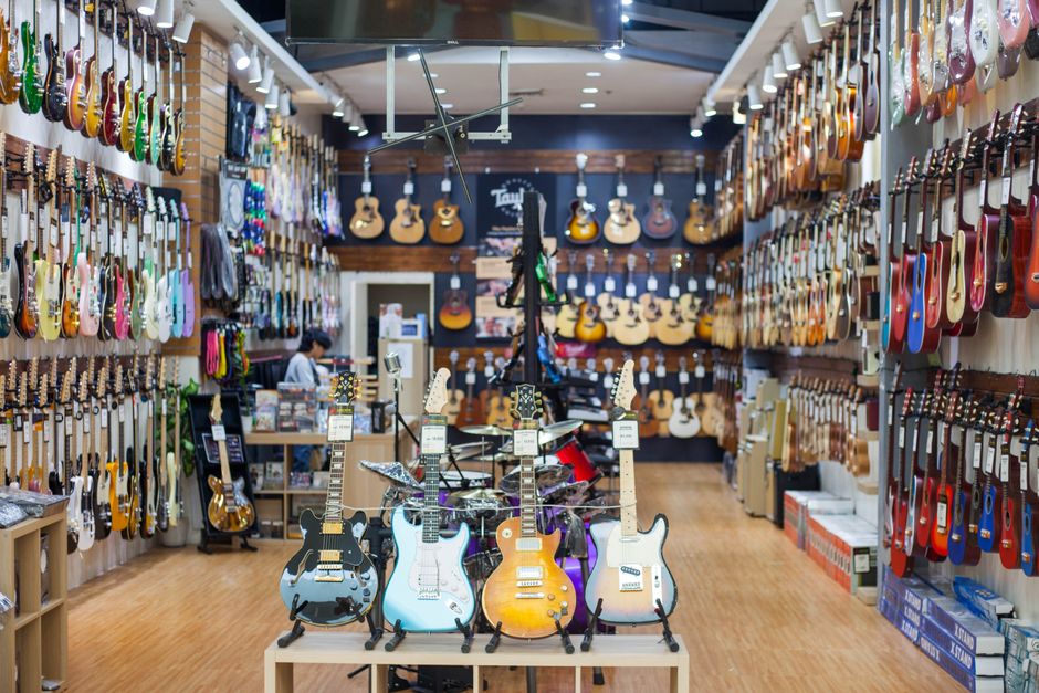 Beginner Guitar for a solo afternoon — lifestyle · Hobbies