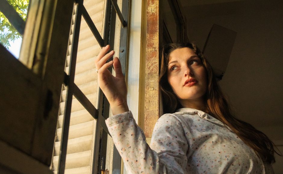 Window-Light Portrait with a hand-painted finish — diy-creativity · Photography