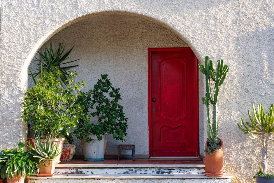 Front-Door Greenery with a practical cleanup plan — celebrations · Christmas