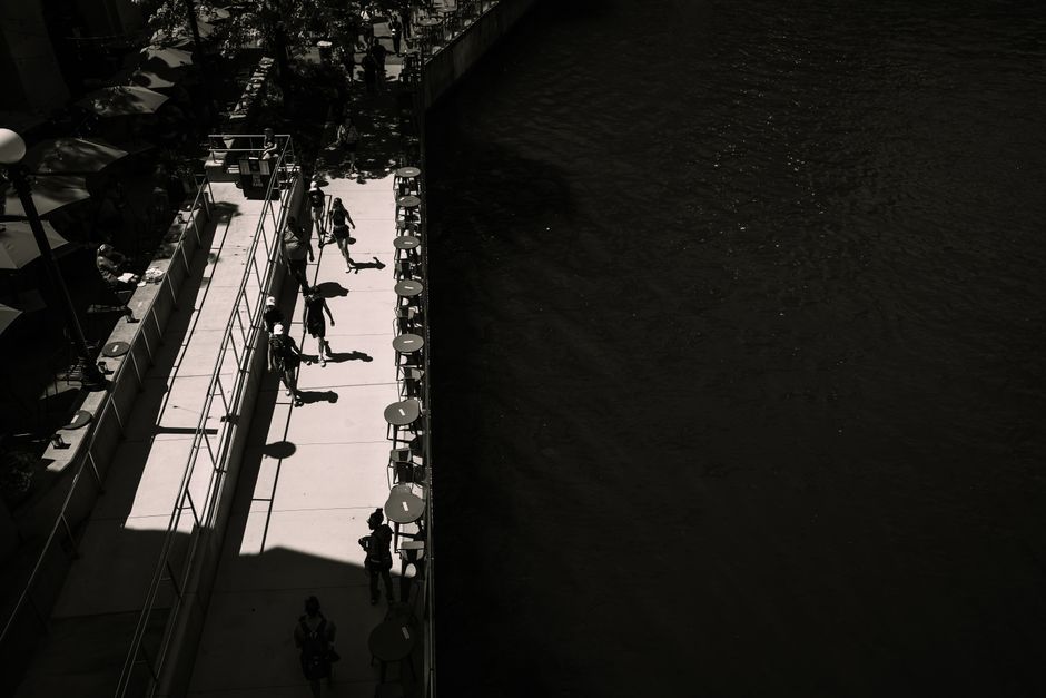 Chicago Riverwalk with a scenic picnic — travel · USA Travel