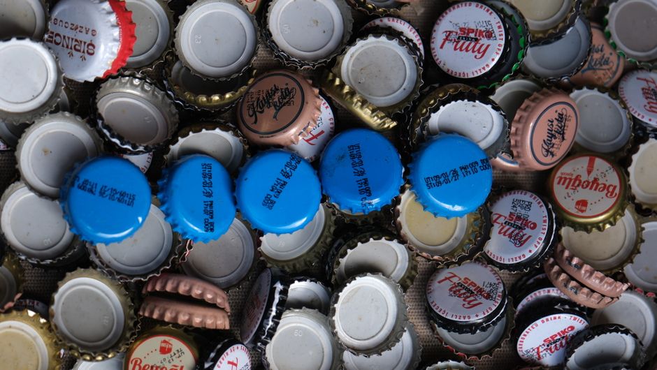 Bottle-Cap Mosaic with a tactile texture — diy-creativity · Upcycling