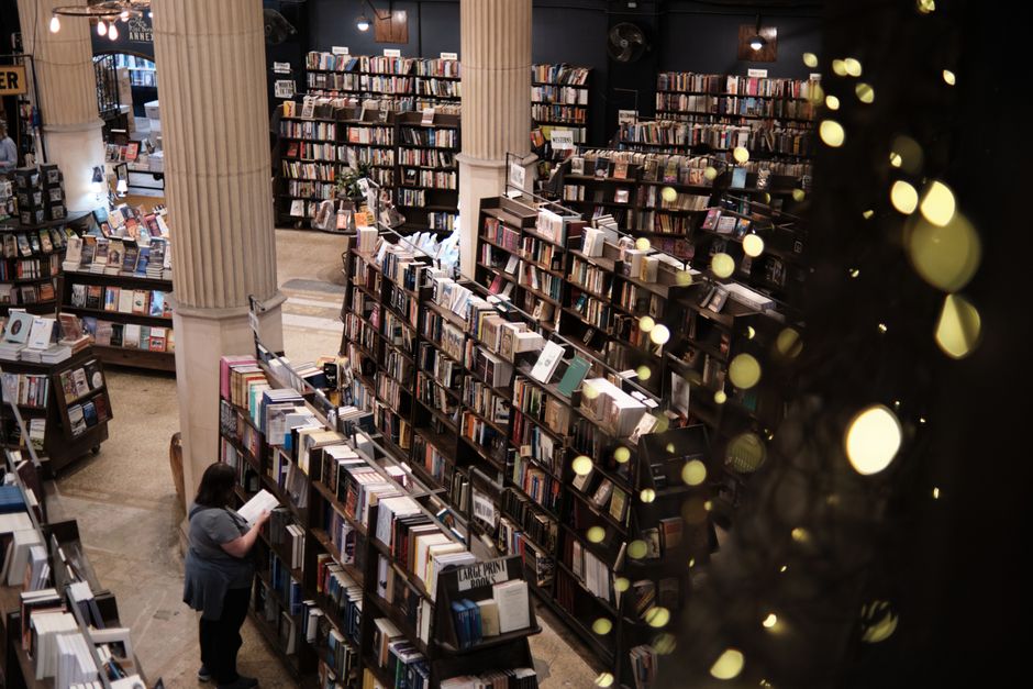 Bookstore Challenge with a surprise reveal — entertainment · Date Nights