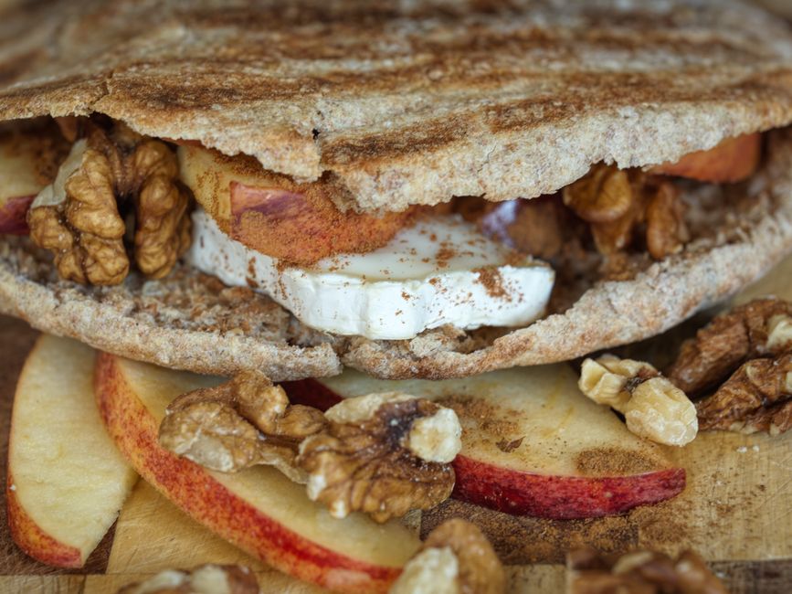 Cinnamon Apple Chips for a late-night nibble — food · Snacks
