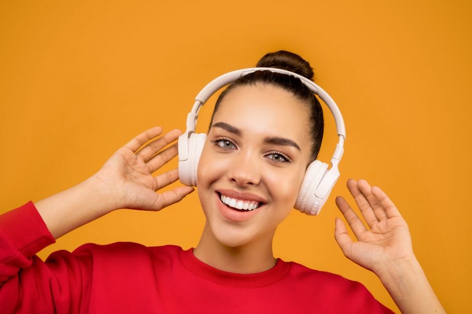 One-Minute Listening before bedtime — wellness · Mindfulness