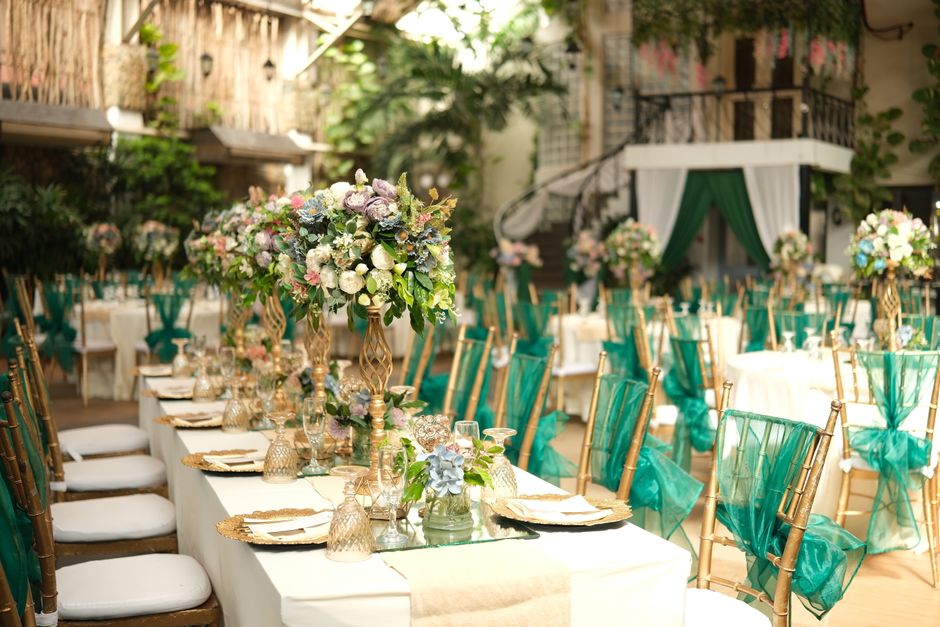 21 Leaf Centerpiece ideas for hosts running late