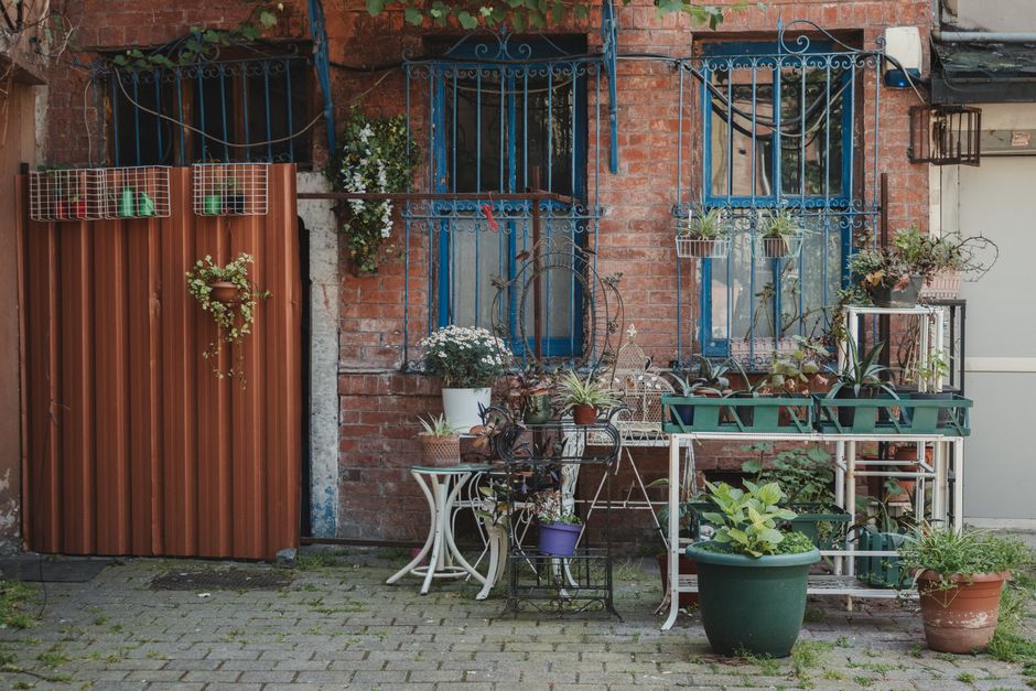 23 clever garden & outdoor storage moves for everyday clutter