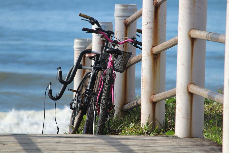 Coastal Bike Ride around a neighborhood market — travel · Beach Vacations