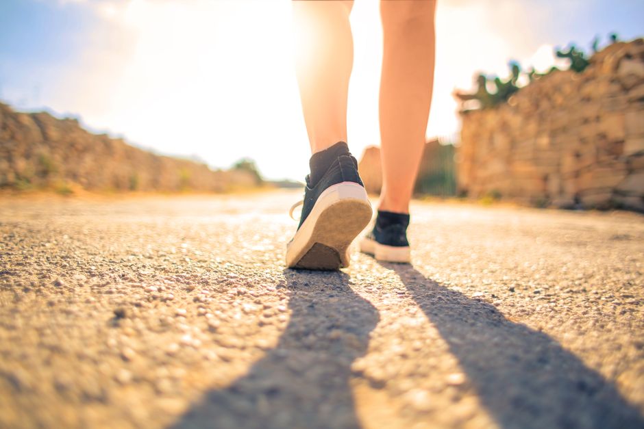 daily walking & outdoor resets that take only a few minutes with a hydration cue — wellness · Walking & Outdoor