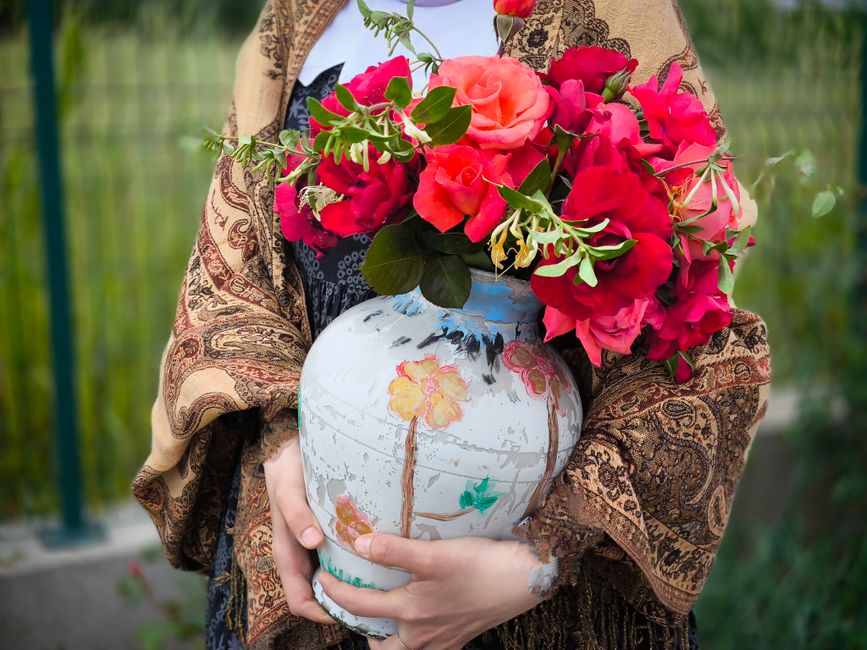 Painted Vase using household supplies — diy-creativity · Handmade Decor