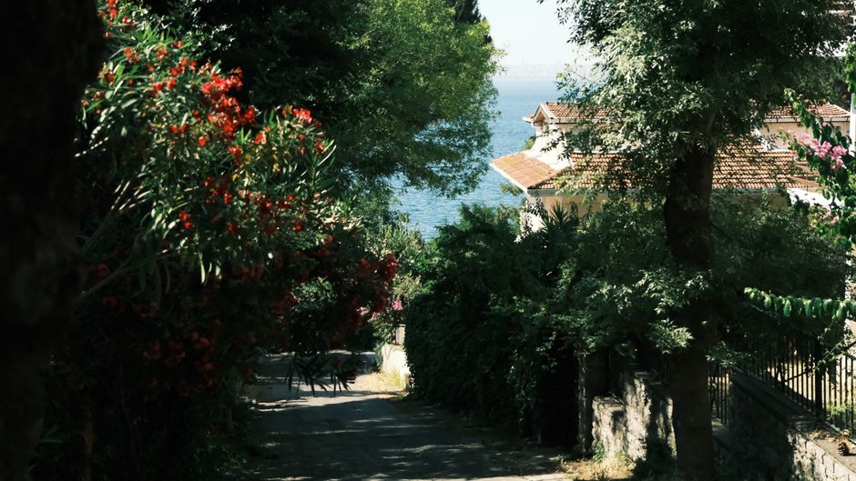 Coastal Village Stroll for a budget-aware traveler — travel · Weekend Getaways