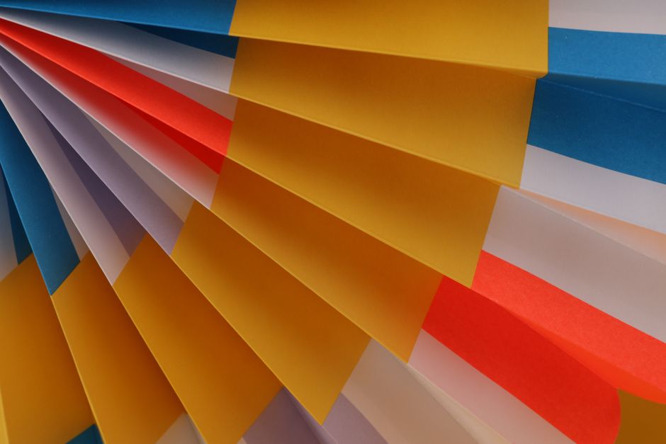 Paper Chain Backdrop using household supplies — diy-creativity · Paper Crafts