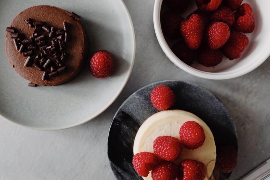 Raspberry Cheesecake Bites for a picnic container — food · Desserts