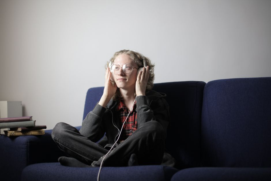 One-Minute Listening after a late night — wellness · Mindfulness