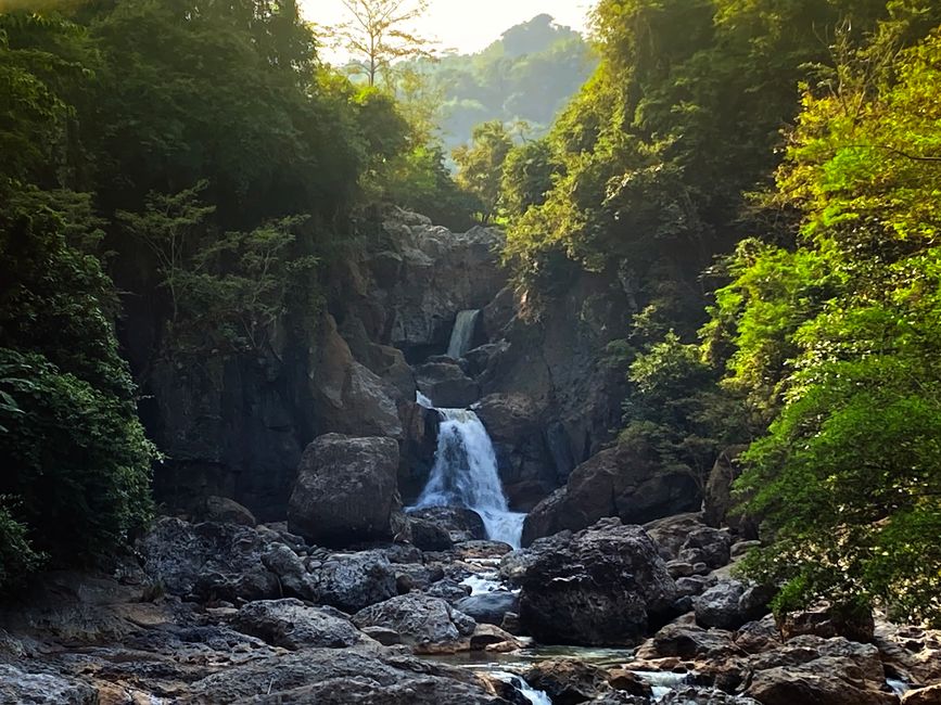 Short Waterfall Hike with a flexible return route — travel · National Parks
