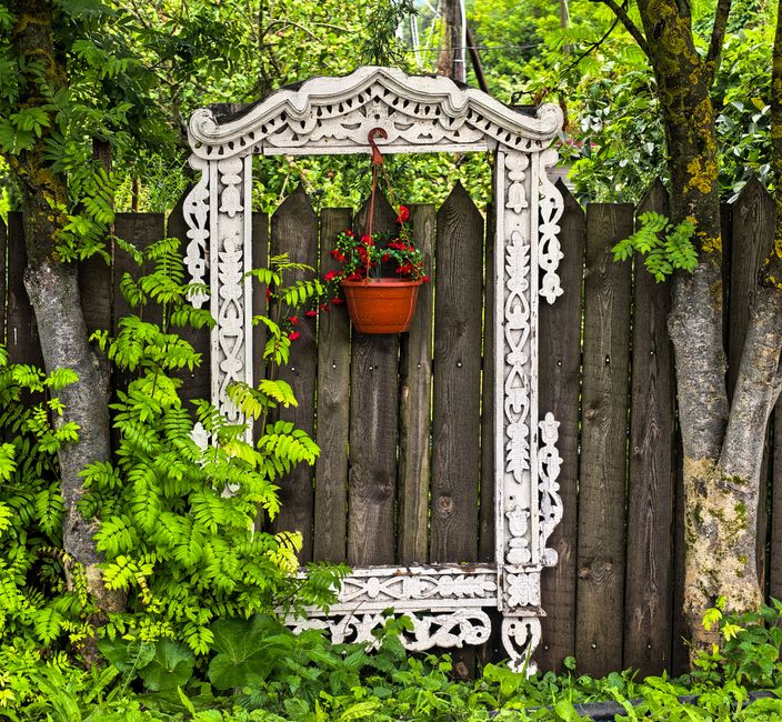 Upcycled Frame in a warm oak palette with a painted finish — home · DIY
