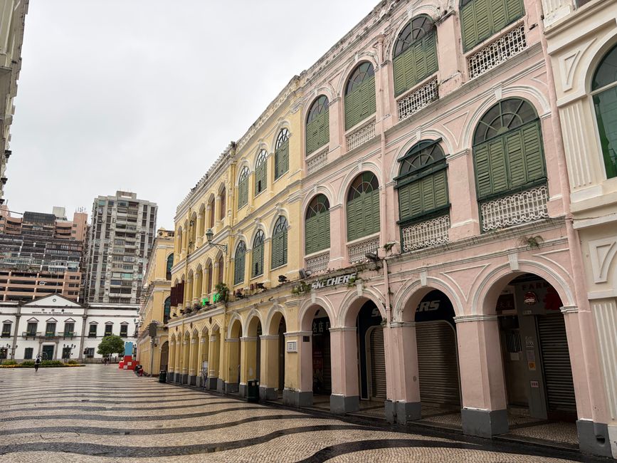 Audio Walking Tour for a rainy-day backup — travel · Solo Travel