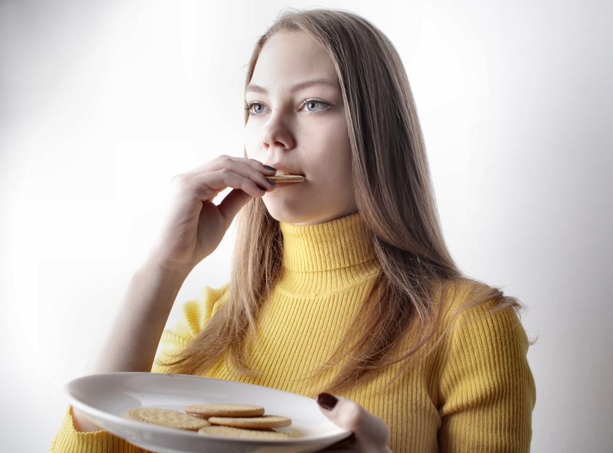 Mindful Snack with a calming tea ritual — wellness · Mindfulness