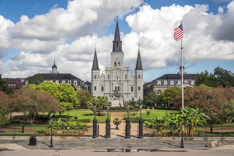 New Orleans Garden District near a historic landmark — travel · USA Travel