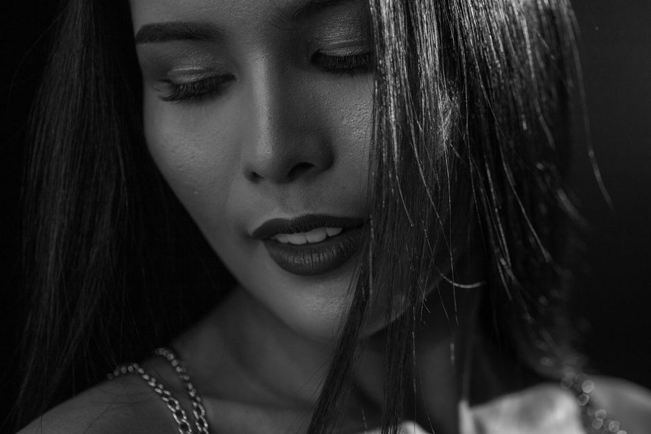 Monochrome Makeup for a spontaneous plan — lifestyle · Beauty
