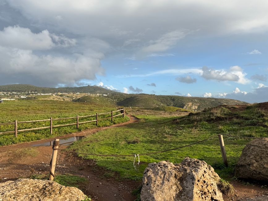 Hilltop Trail with a screen-free ritual — wellness · Walking & Outdoor