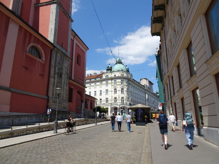 Audio Walking Tour with a slower second day — travel · Solo Travel