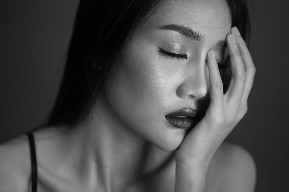 Monochrome Makeup with a playful challenge — lifestyle · Beauty