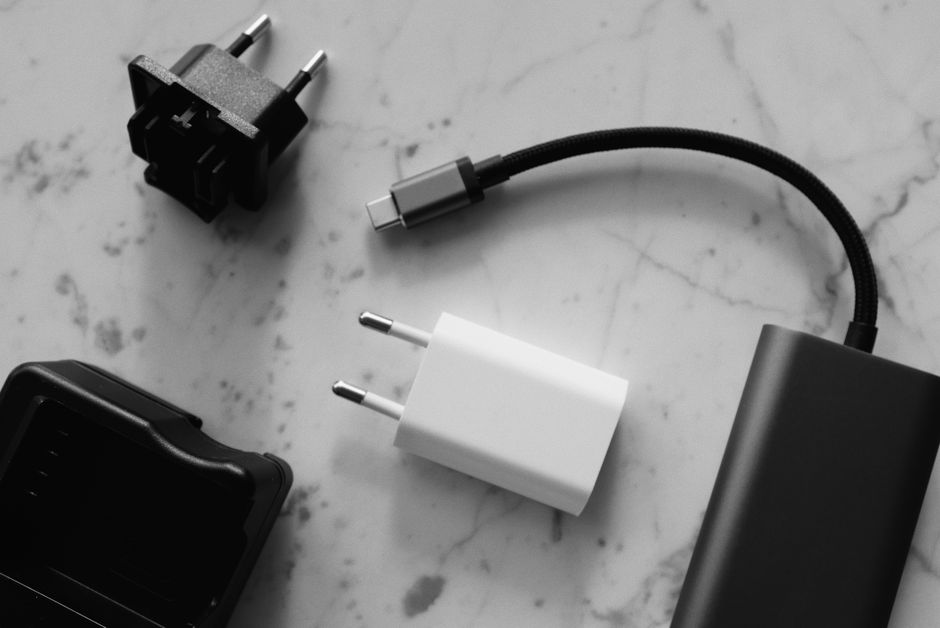 Portable Charger with a compact gadget setup — smart-life · Gadgets