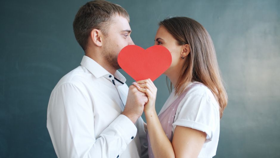 photo-moment valentine's day with a nostalgic detail — celebrations · Valentine's Day