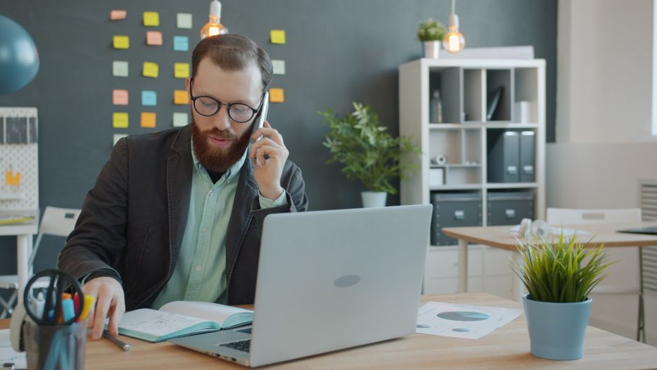 digital-cleanup work & career projects worth an hour for a clutter-free desktop — smart-life · Work & Career