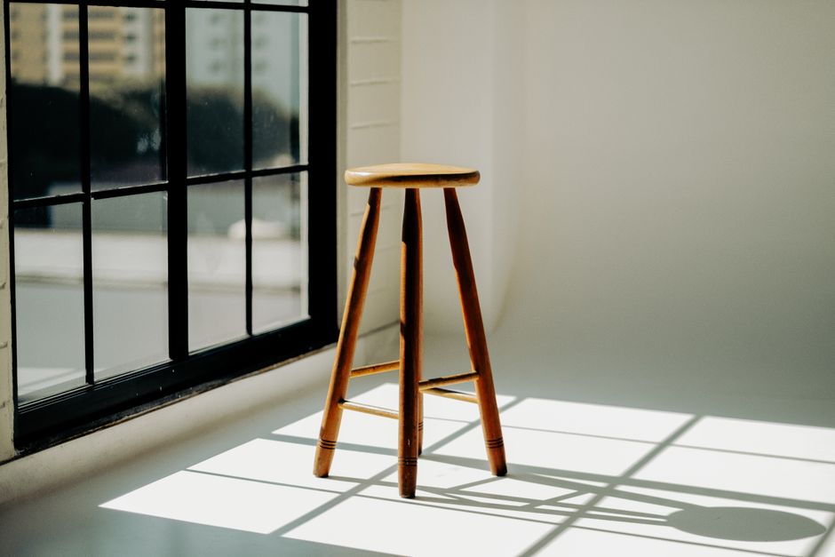 Stenciled Stool with a natural texture — home · DIY